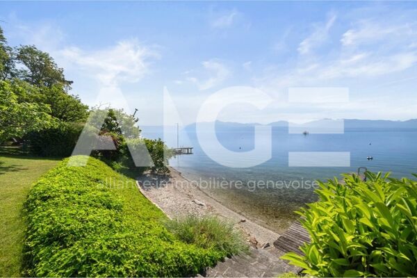 Waterfront property in Saint-Prex