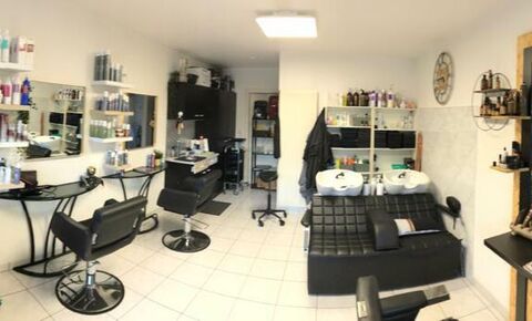 Salon de coiffure idéalement situé au coeur du village