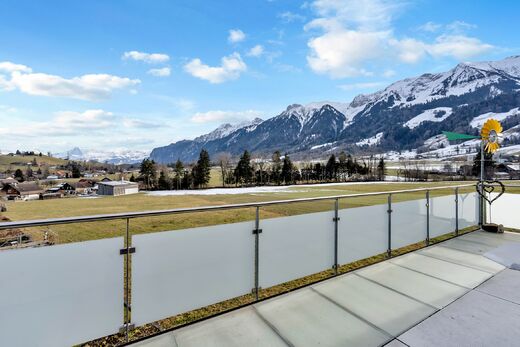 4.5-Zimmer Dachwohnung im Eigentumsstandard mit unverbaubarer Aussicht
