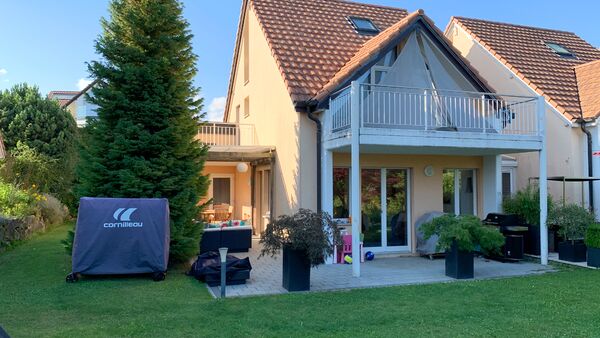 EXCLUSIVITÉ : Charmante villa mitoyenne rénovée au calme