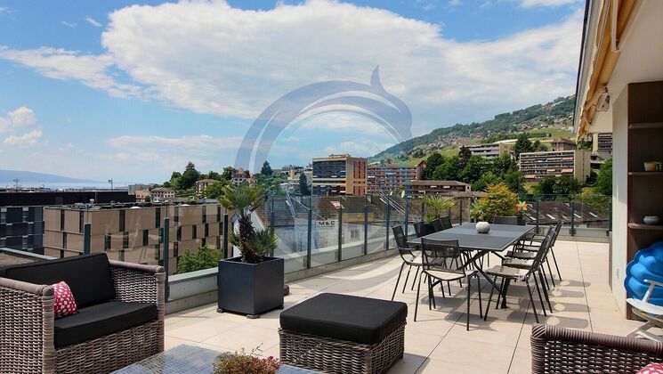 LIBRE DE SUITE - SUPERBE ATTIQUE 4,5 PCES AVEC TERRASSE ET ASCENSEUR