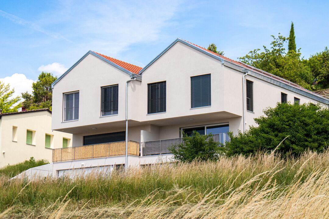 Projet immobilier à Valeyres avec 2 maisons construites, l'extérieur