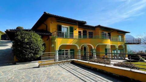 Elegant and spacious villa with annex building in wonderful location