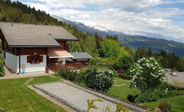 En pleine nature, lumineux chalet à l’abri des nuisances
