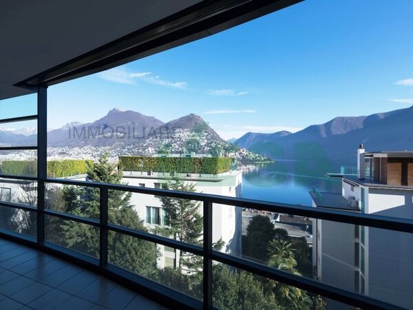 Elegant and bright 4,5 room duplex apartment with wonderful lake view