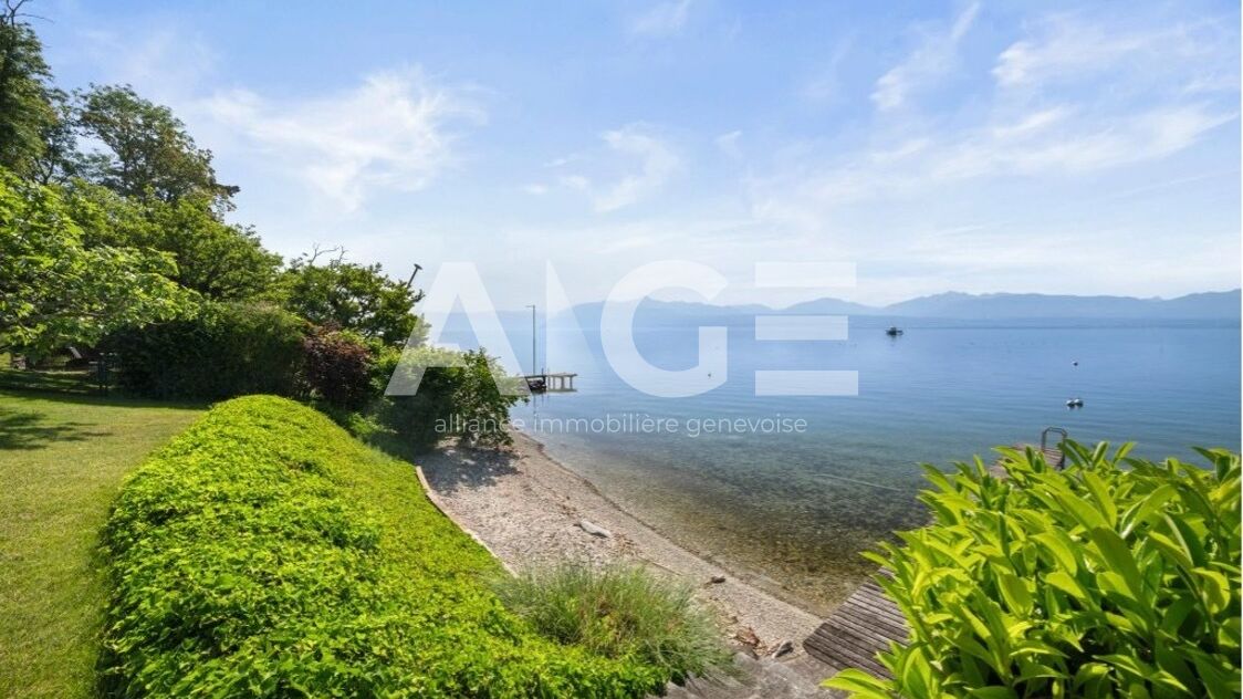 Waterfront property in Saint-Prex