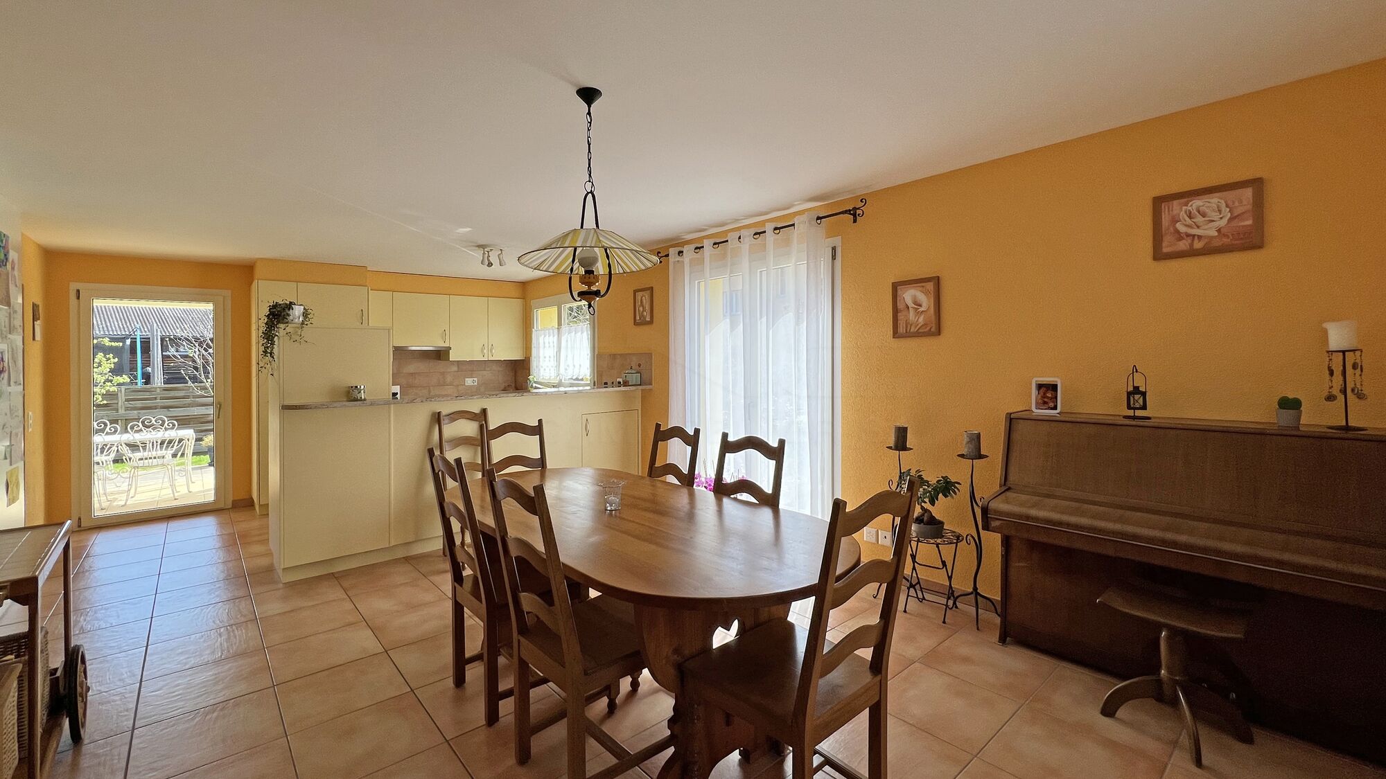 Salle à manger et cuisine ouverte - Rez