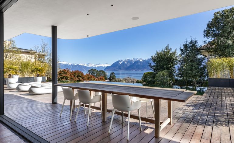 Sublime propriété contemporaine avec vue sur le lac