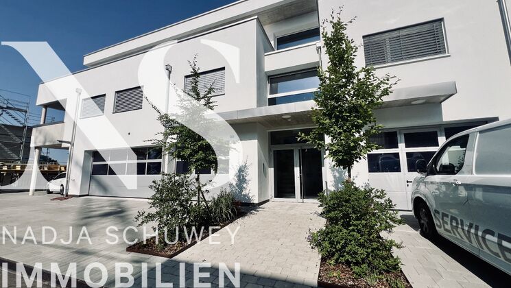 Gewerbelokalität mit Lager und Büro in Tafers