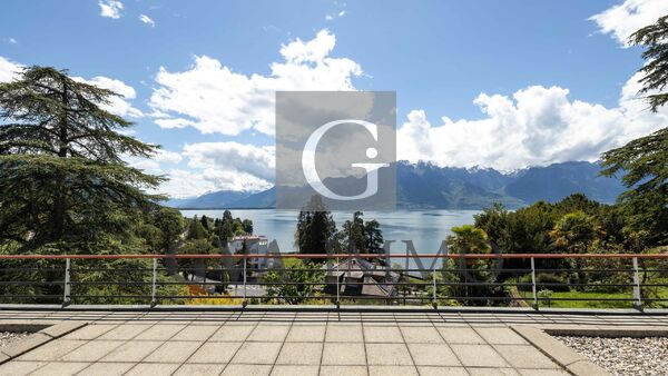 A Bauhaus masterpiece on the shores of the lake