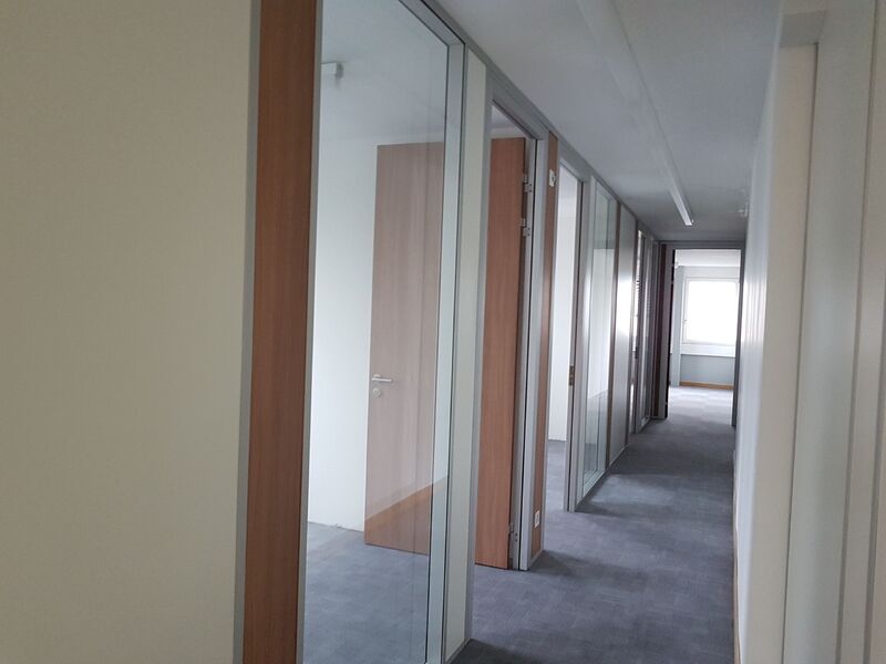 Offices with good visibility for rent