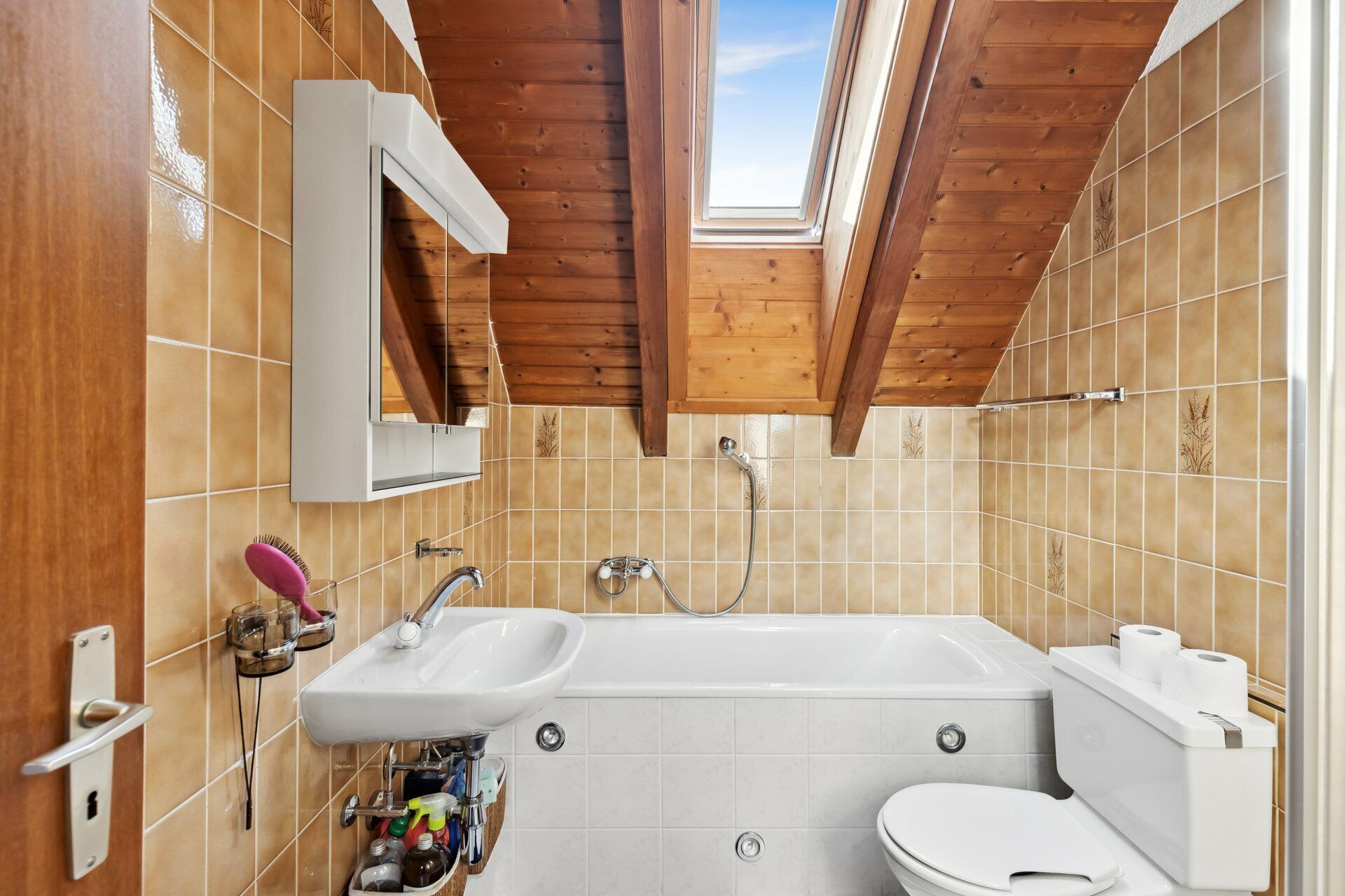 1st bathroom 3.5 pc