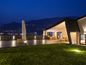 Moderne Luxusvilla mit Blick auf den Luganer See, Schwimmbad und Dock