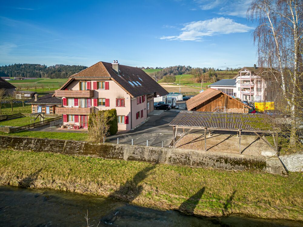 Wohnhaus mit Scheune an idyllischer Lage