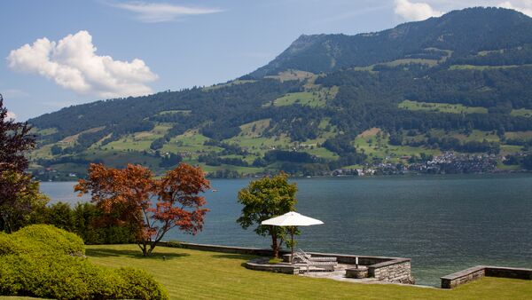 VILLA ''SUMMERSET''
An exceptional property with private lake access