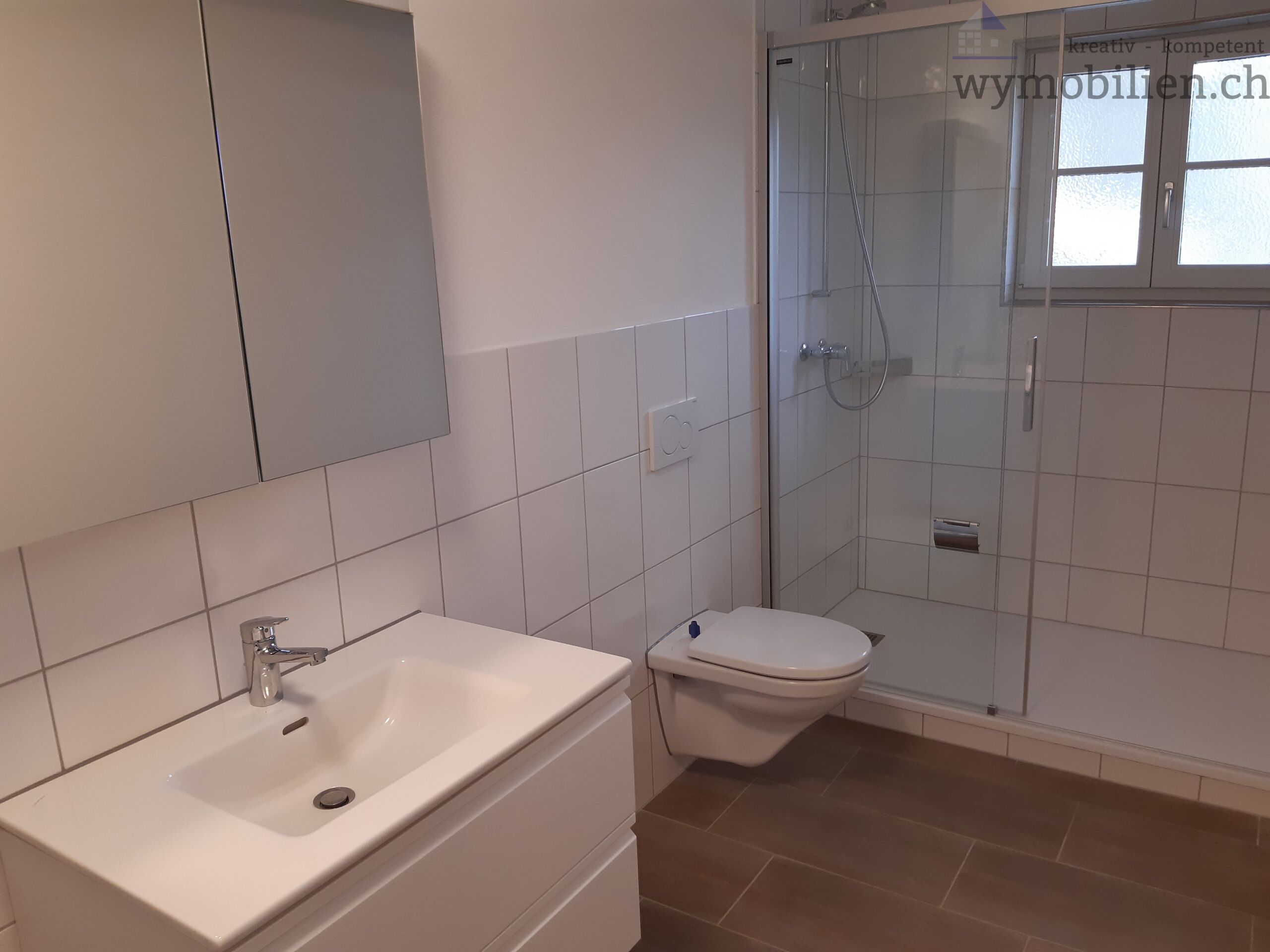Bad mit Dusche Wohnung 4.5 