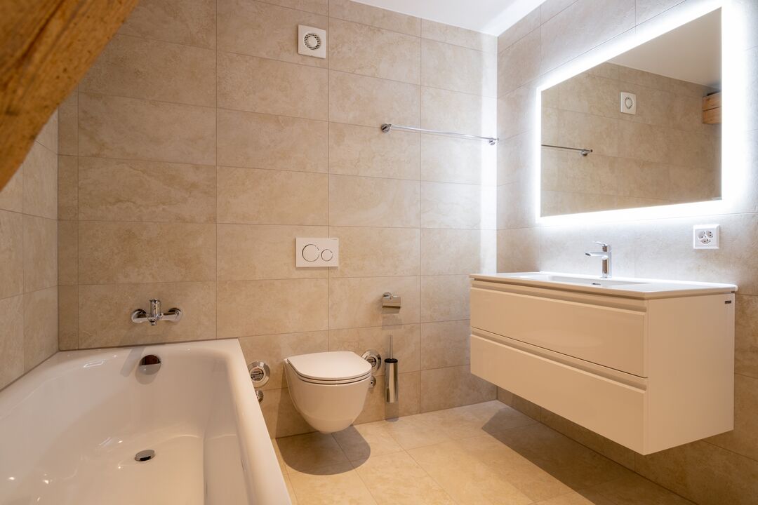 Rénovation d'une ferme du 19e siècle en 15 appartements à Roche : l'intérieur.