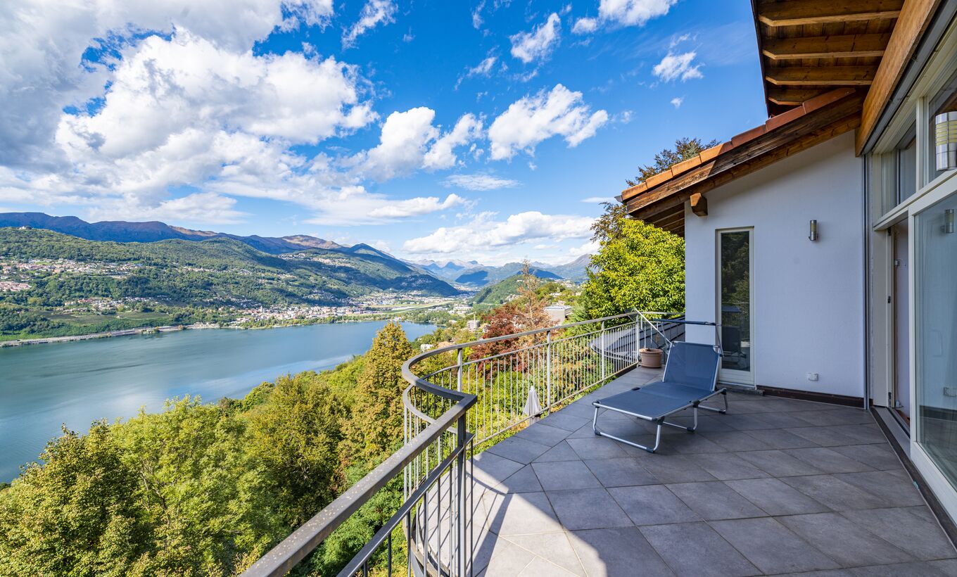 Villa in dominanter Lage mit Seeblick