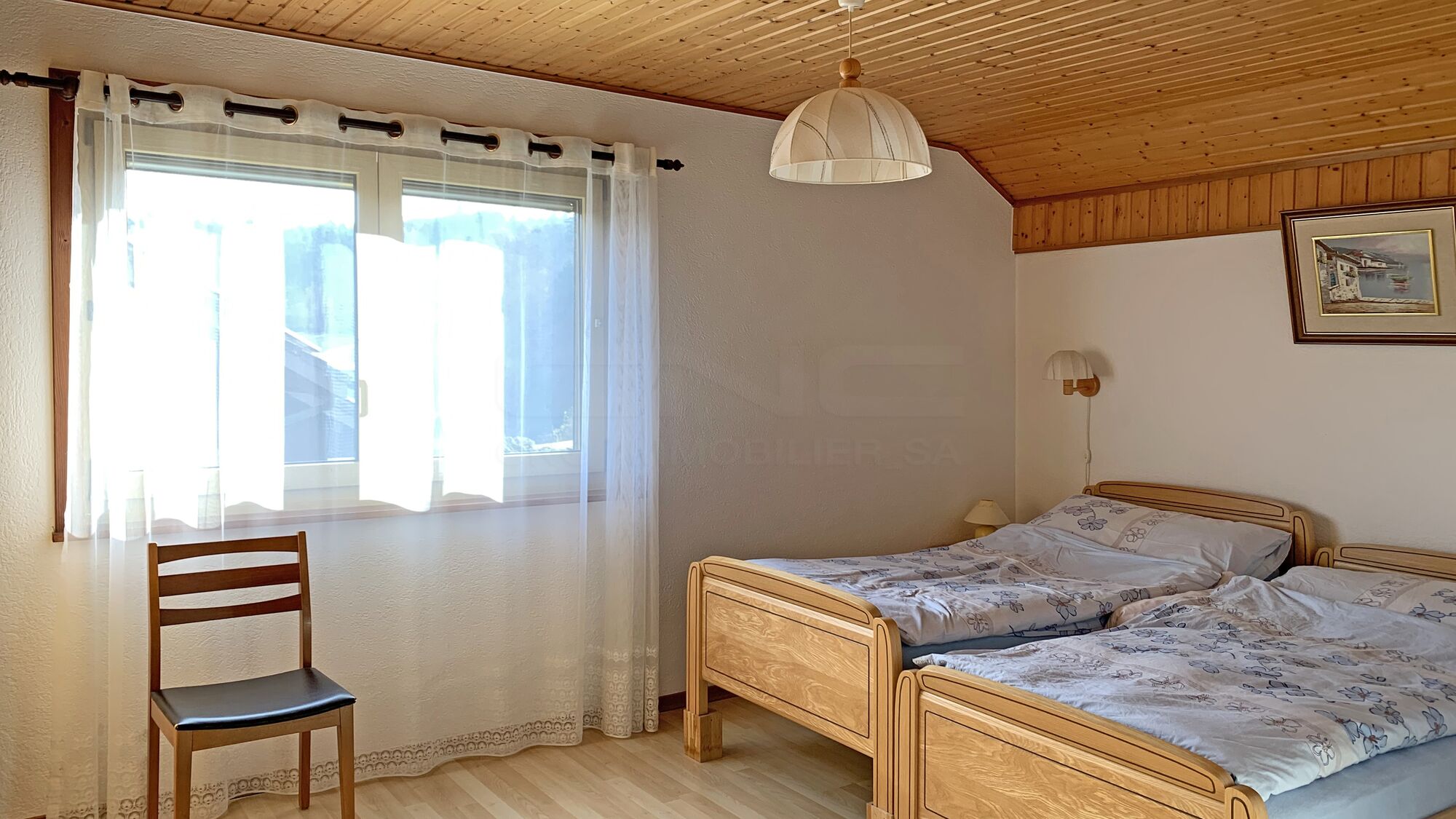 Habitation principale 5.5 pièces étage - Chambre à coucher avec accès salle de douche