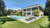 SITUATION UNIQUE I Magnifique villa contemporaine de 8 pièces avec piscine