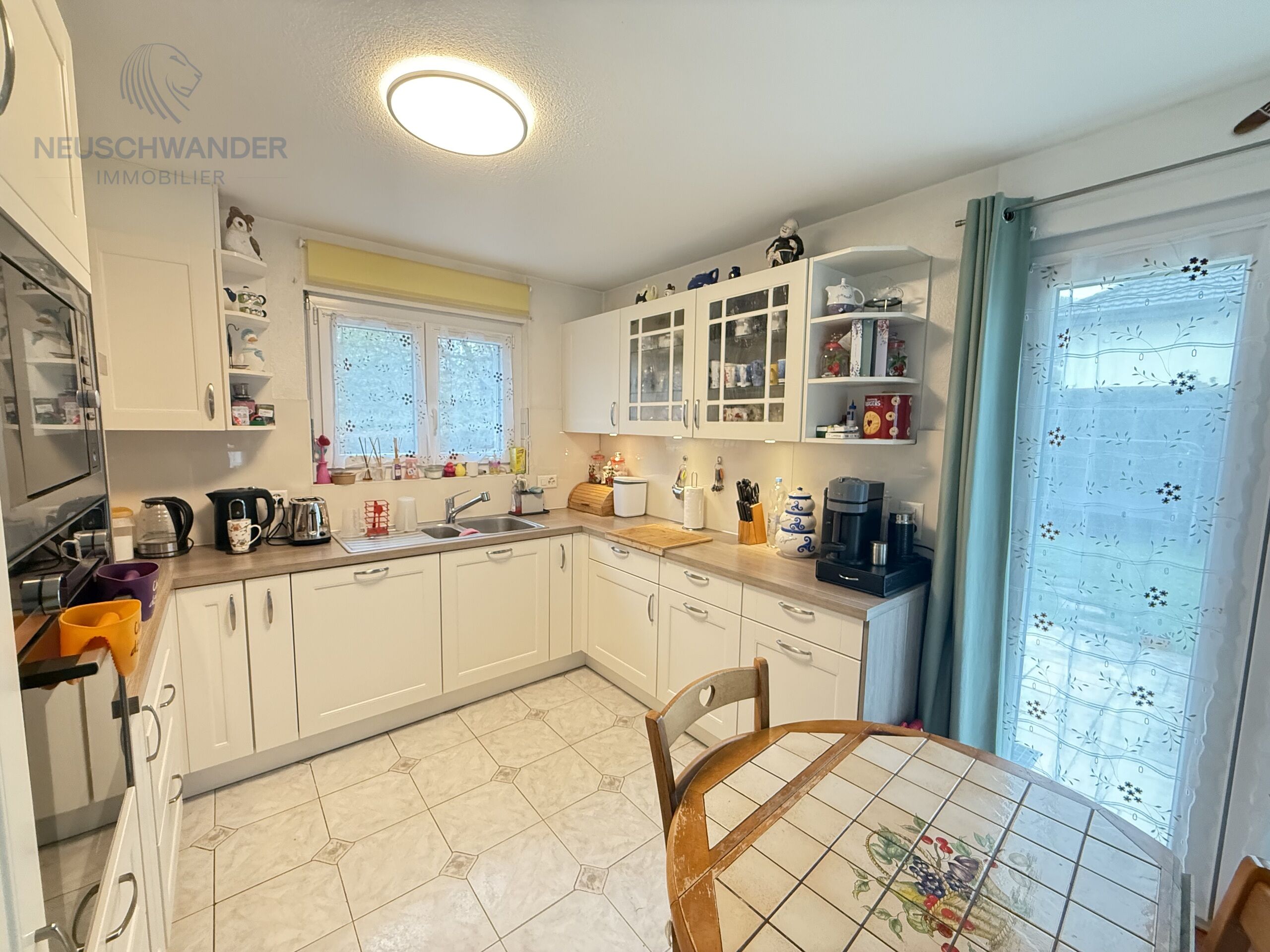 fully equipped kitchen