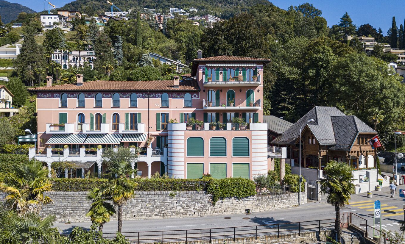Grande appartamento in casa d'epoca con bellissima vista lago