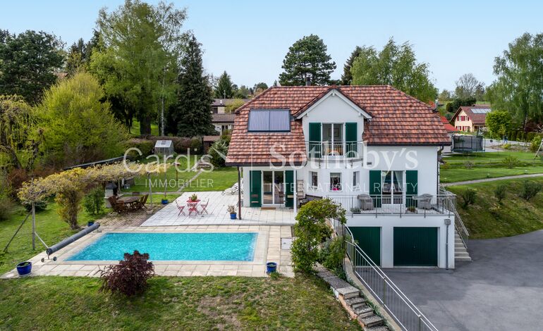 Villa individuelle avec vue dégagée sur les Alpes et la campagne