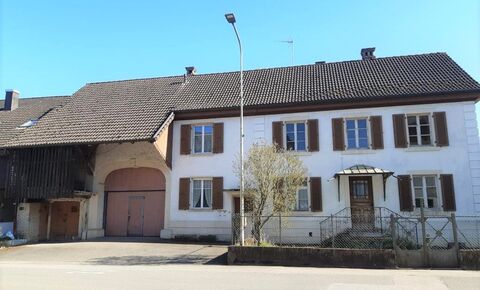 Village house composed of 2 apartments