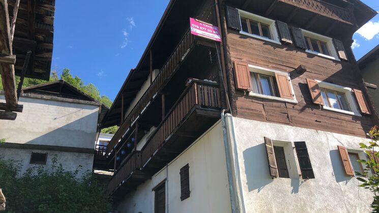 5.5 room penthouse-duplex apartment in a house in Plan-Baar