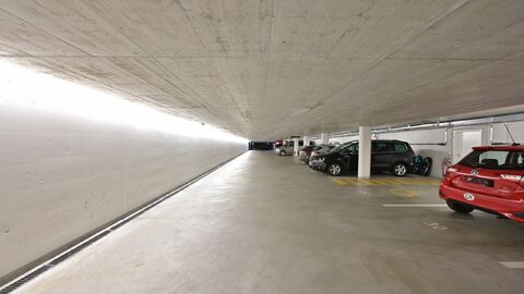 TIEFGARAGENPLATZ IN MODERNEM GEBÄUDE (E-LADESTATION MÖGLICH)