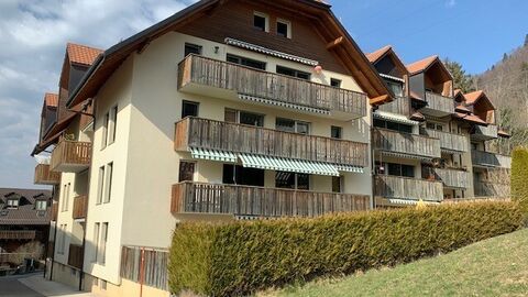 BEL APPARTEMENT TRAVERSANT DE 4,5 PIÈCES AVEC JOLI BALCON