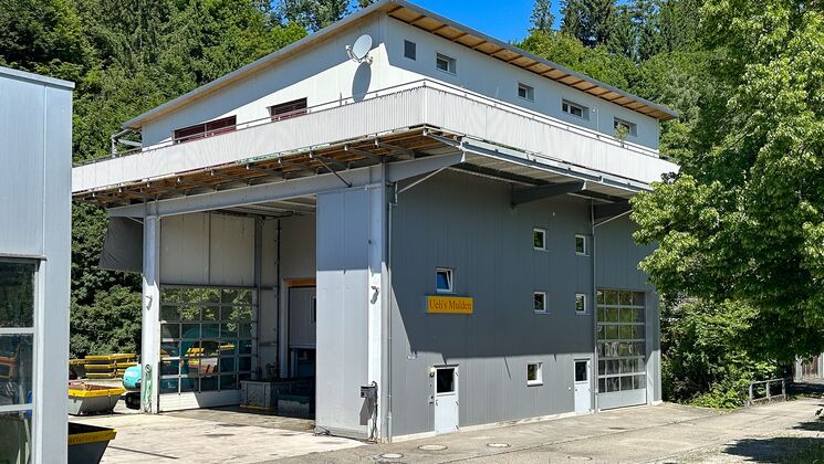Commercial property with apartment in Neuenegg