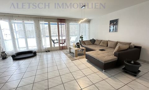 Zentrale 4.5-Zimmer-Wohnung mit Süd gerichtetem Balkon, mitten im Dorf