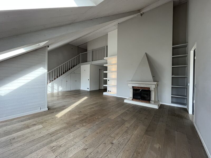 Attic flat CH-1234 Vessy