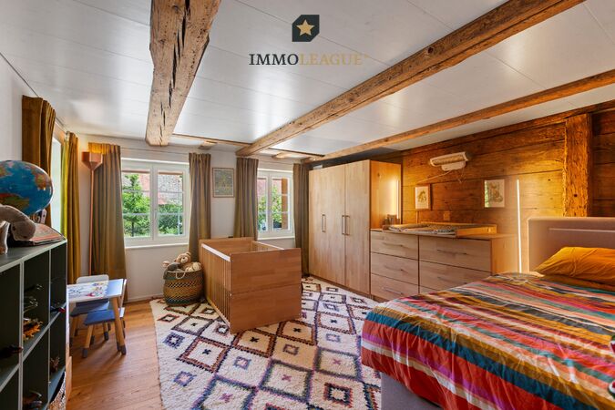 Die Schlafzimmer verbinden Ruhe, Wohnlichkeit und eine angenehme Geborgenheit zu behaglichen Rückzugsorten.