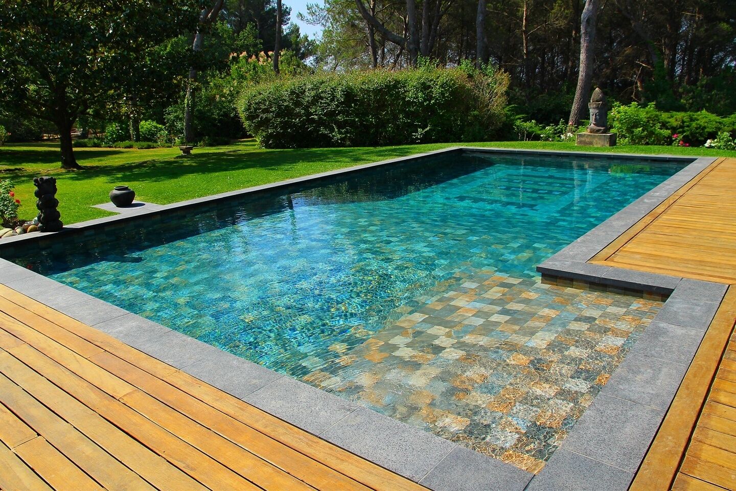 Home *** Crown Real Estate Sàrl (block)