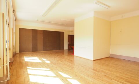Bright and representative commercial premises in the stylish community