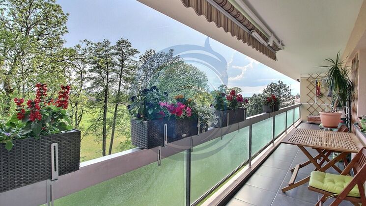 BEL APPARTEMENT DE 5.5 PIÈCES COMPRENANT UN GRAND BALCON