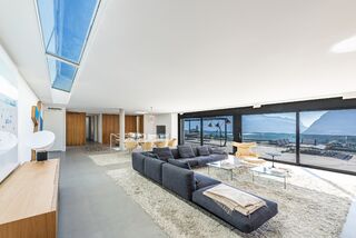 Superb penthouse with stunning views