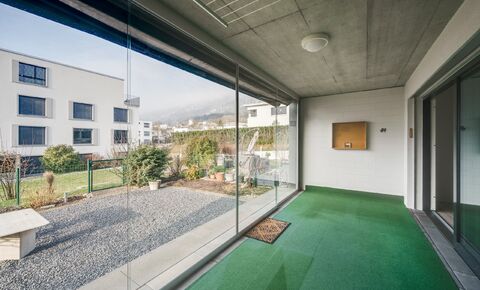 Ruhige 2 Zi.-Wgh mit Wintergarten, grossem Gartensitzplatz und EHP