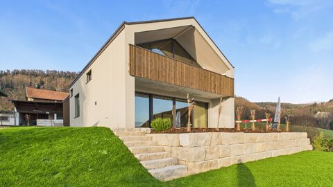 Außergewöhnliche Villa - 6,5 Zimmer - in einer Naturschönheit in Monta