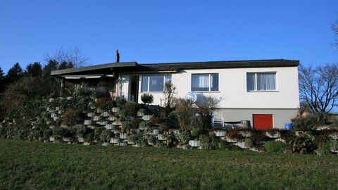 Freistehendes 5.5-Zimmer Einfamilienhaus mit freiem Blick ins Grüne