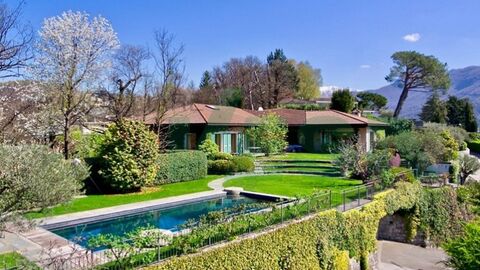 Large, very elegant and prestigious villa with breathtaking views