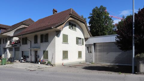 À vendre :
Ancienne maison d'habitation avec entrepôt
