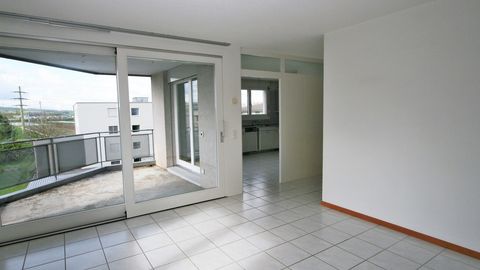 Heimelige, helle 2.5-Zimmer Wohnung
Mit Garage und Aussenparkplatz