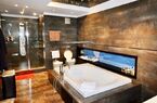 Elegant lake-front apartment with private garden and swimming pool