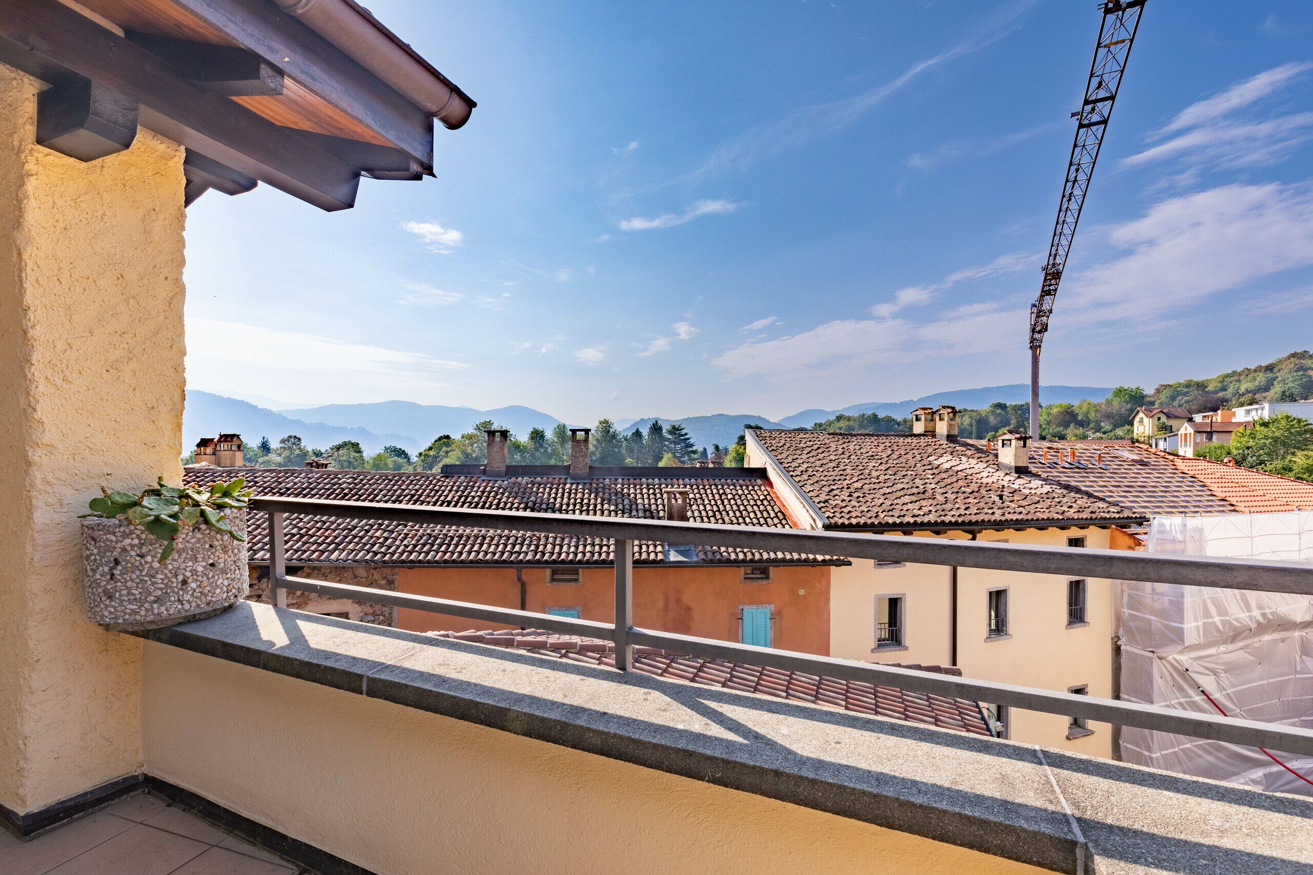 Terrasse (nach Süden und Westen ausgerichtet; DG)