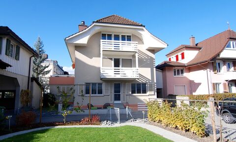 Eine Oase in der Stadt. Zentral gelegenes 3-Familien Haus an Sackgasse