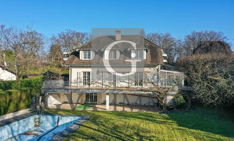 Charming villa with lake view