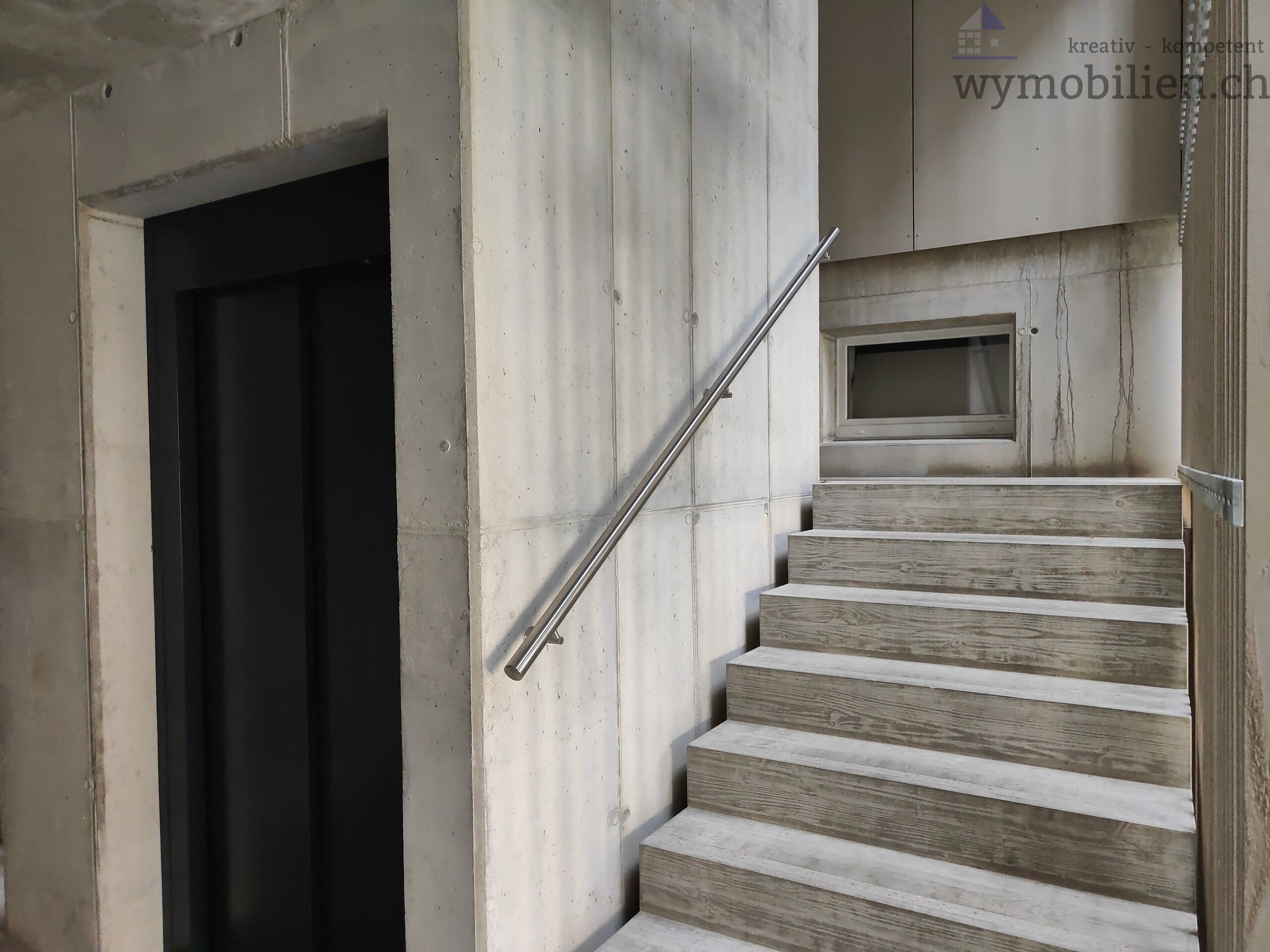 Treppenhaus mit Lift 